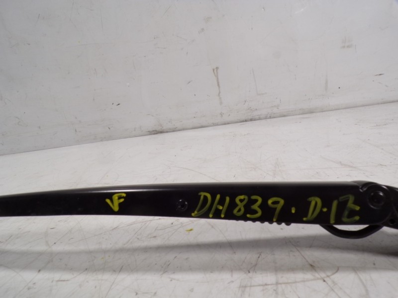 Recambio de brazo limpia delantero izquierdo para toyota rav4 hybrid 4x2 advance referencia OEM IAM 8522142220  