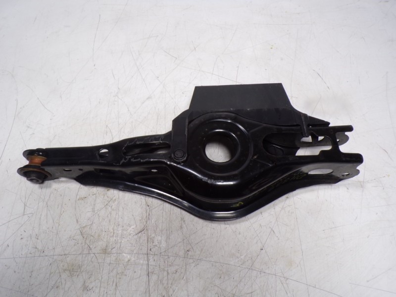 Recambio de brazo suspension inferior trasero derecho para toyota rav4 hybrid 4x2 advance referencia OEM IAM 4873042060  