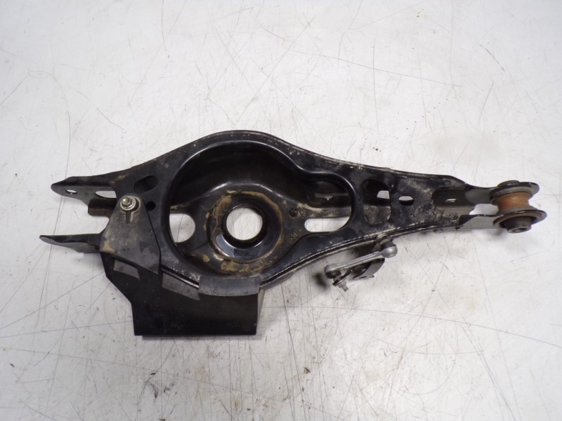 Recambio de brazo suspension inferior trasero izquierdo para toyota rav4 hybrid 4x2 advance referencia OEM IAM 4873042060  