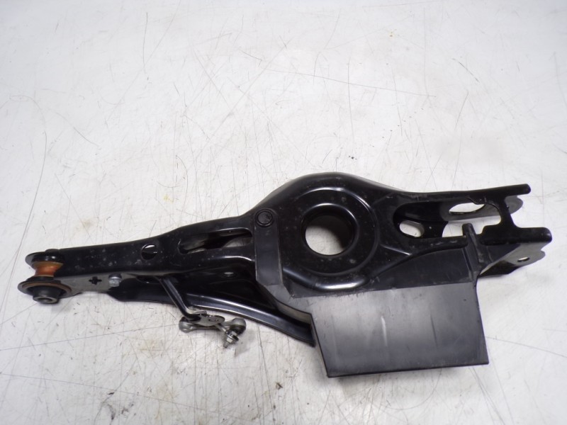 Recambio de brazo suspension inferior trasero izquierdo para toyota rav4 hybrid 4x2 advance referencia OEM IAM 4873042060  