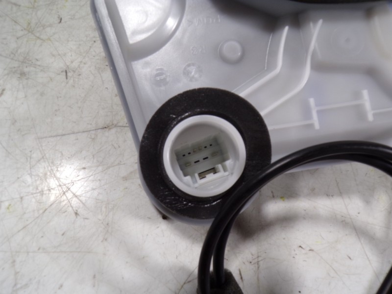 Recambio de cerradura puerta delantera derecha para toyota rav4 hybrid 4x2 advance referencia OEM IAM 6903062010 10331134 103311