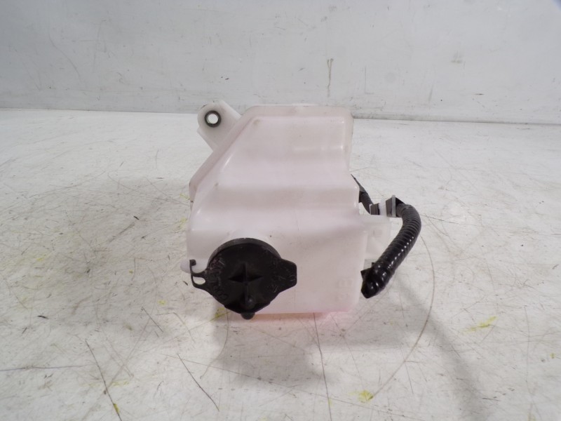 Recambio de deposito expansion para toyota rav4 hybrid 4x2 advance referencia OEM IAM 1647025050  