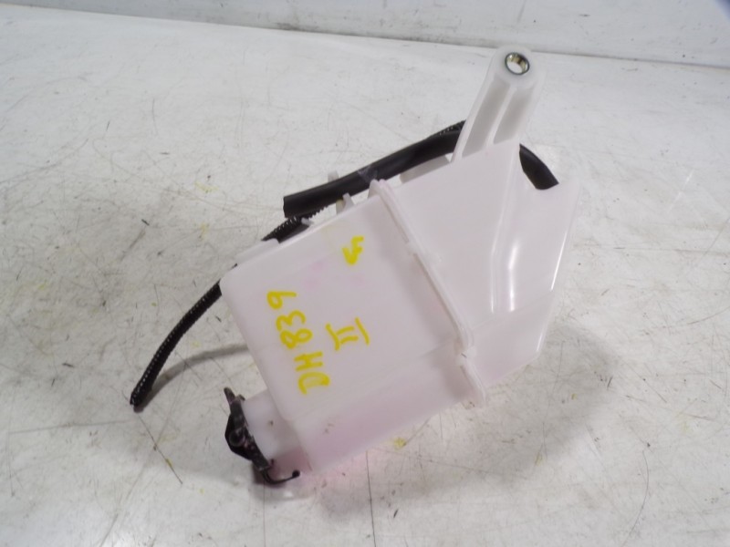 Recambio de deposito expansion para toyota rav4 hybrid 4x2 advance referencia OEM IAM 1647025050  