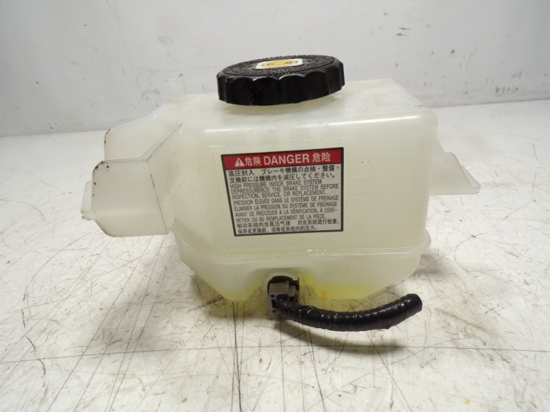 Recambio de deposito servo para toyota rav4 hybrid 4x2 advance referencia OEM IAM 4722042140  