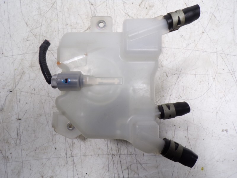 Recambio de deposito servo para toyota rav4 hybrid 4x2 advance referencia OEM IAM 4722042140  