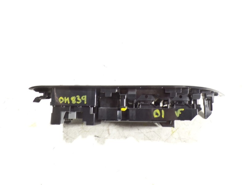 Recambio de mando elevalunas delantero izquierdo para toyota rav4 hybrid 4x2 advance referencia OEM IAM 8404042030 8404042030 SA