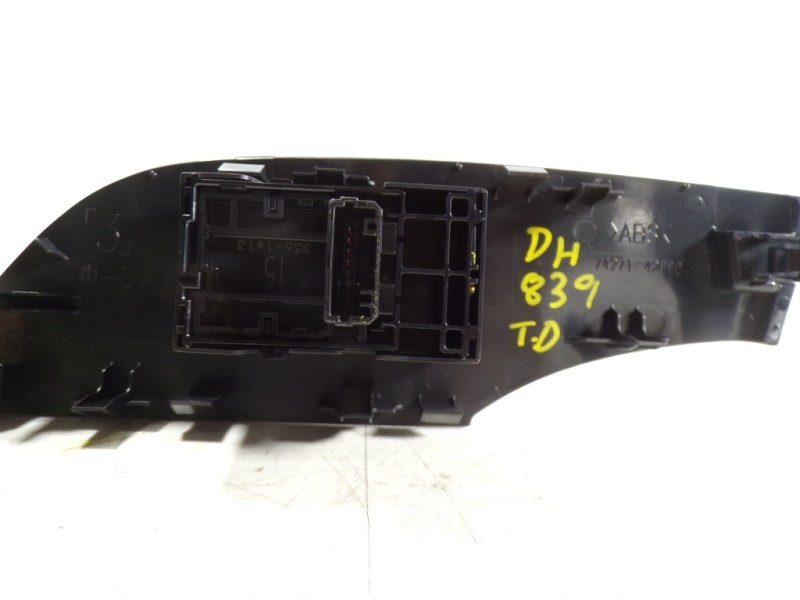 Recambio de mando elevalunas trasero derecho para toyota rav4 hybrid 4x2 advance referencia OEM IAM 8481012110 3361E13 3361E13