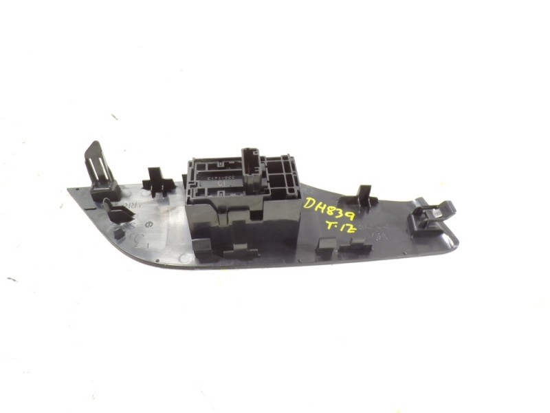 Recambio de mando elevalunas trasero izquierdo para toyota rav4 hybrid 4x2 advance referencia OEM IAM 8481012110 3361E13 3361E13