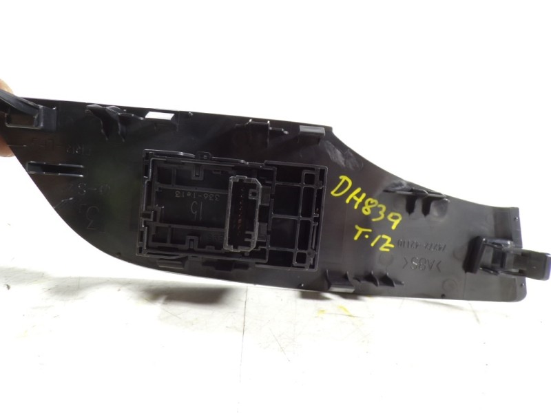 Recambio de mando elevalunas trasero izquierdo para toyota rav4 hybrid 4x2 advance referencia OEM IAM 8481012110 3361E13 3361E13