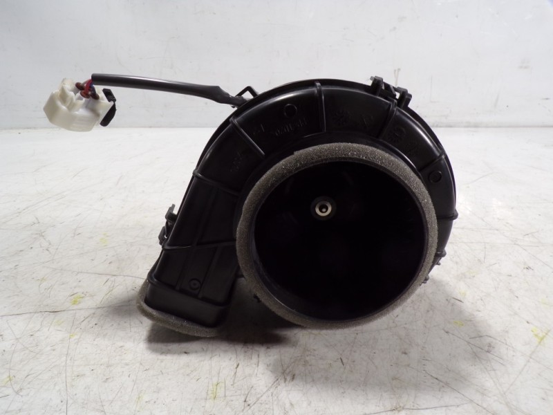 Recambio de motor calefaccion para toyota rav4 hybrid 4x2 advance referencia OEM IAM G923033050 G923033050 