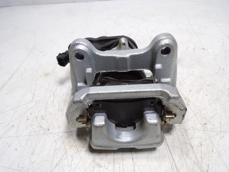 Recambio de pinza freno trasera derecha para toyota rav4 hybrid 4x2 advance referencia OEM IAM 4783042100  