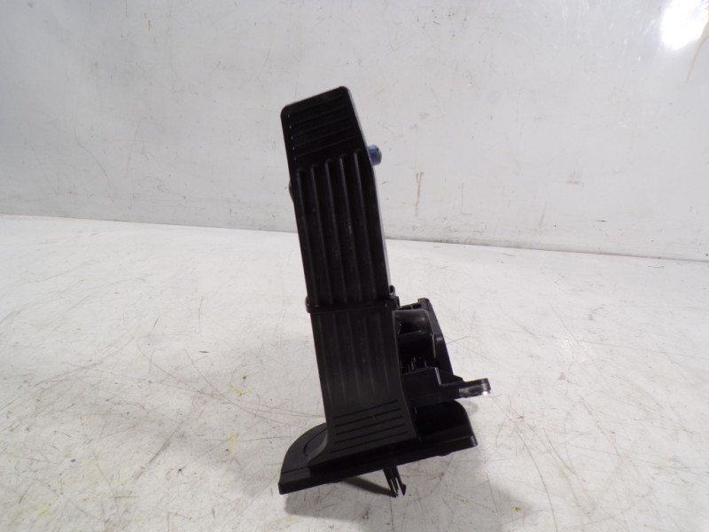 Recambio de potenciometro pedal para toyota rav4 hybrid 4x2 advance referencia OEM IAM 7811033141 2701001040 2701001040