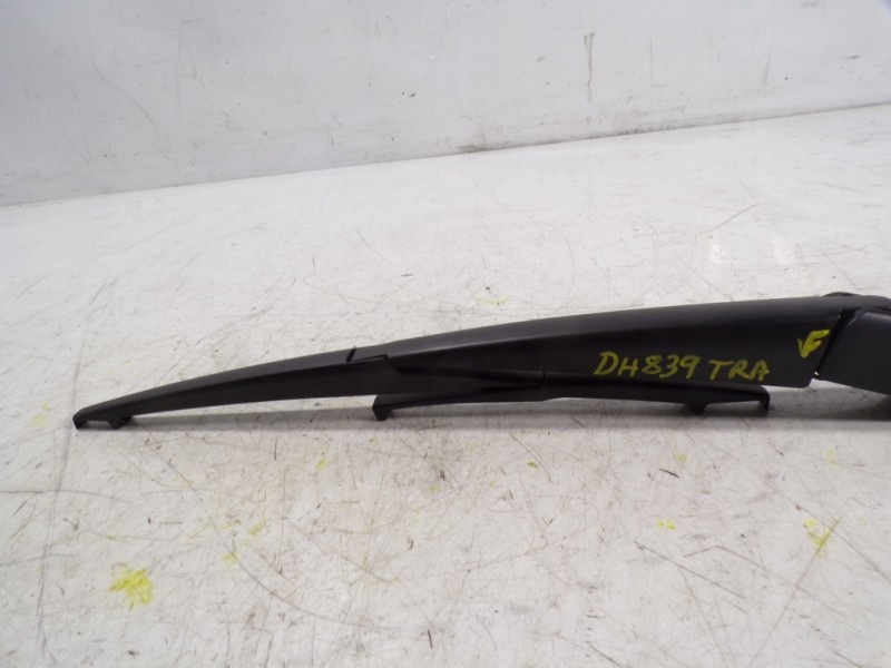 Recambio de brazo limpia trasero para toyota rav4 hybrid 4x2 advance referencia OEM IAM 8524142110  