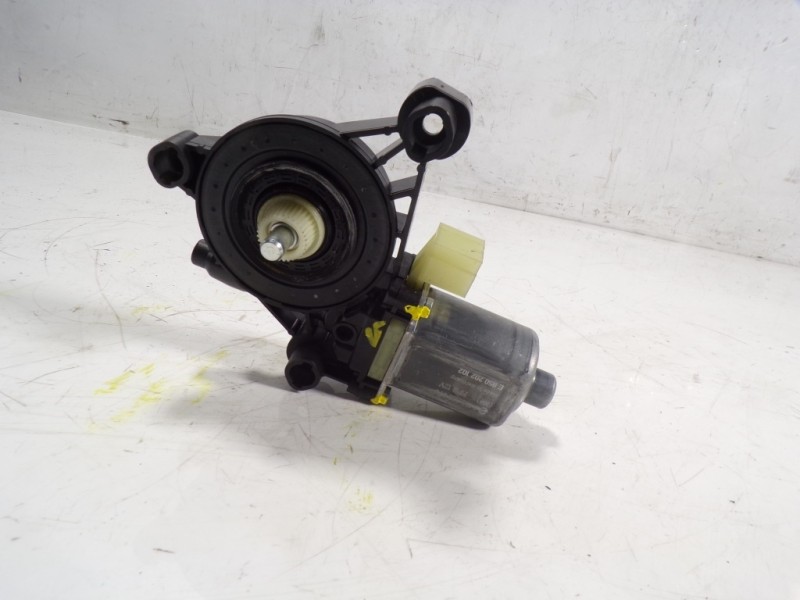 Recambio de motor elevalunas delantero izquierdo para volkswagen tiguan advance bmt referencia OEM IAM 5Q0959802C 5Q0959802C 