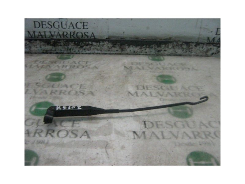 Recambio de brazo limpia delantero izquierdo para opel corsa c comfort referencia OEM IAM   