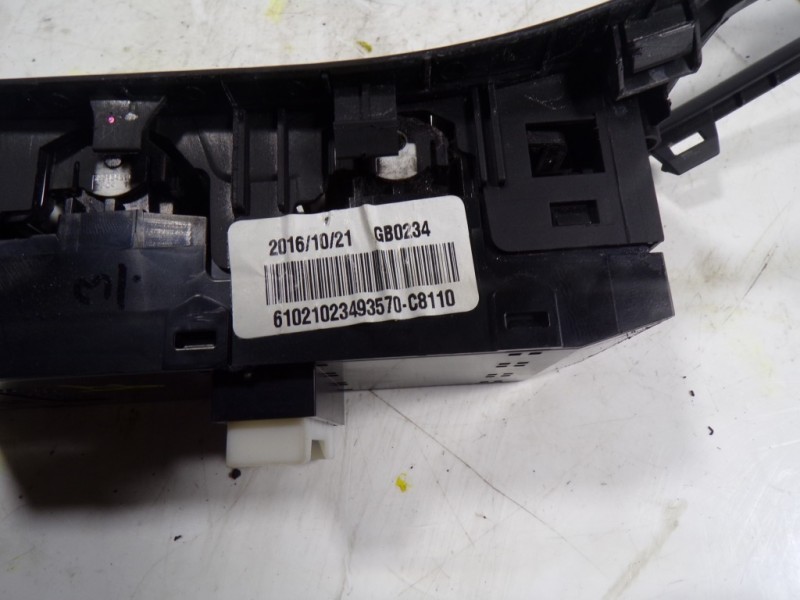 Recambio de mando elevalunas delantero izquierdo para hyundai i20 1.2 16v cat referencia OEM IAM 93570C81104X 93570C8110 