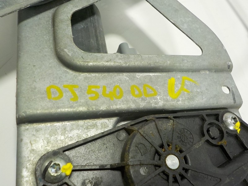 Recambio de elevalunas delantero derecho para peugeot 208 1.6 blue-hdi fap referencia OEM IAM 9673155180 9673155180 0130822571