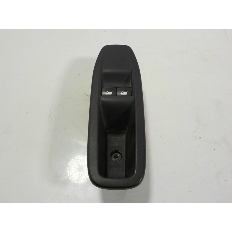 Recambio de mando elevalunas delantero izquierdo para peugeot 208 1.6 blue-hdi fap referencia OEM IAM 96758193ZD 96758193ZD 