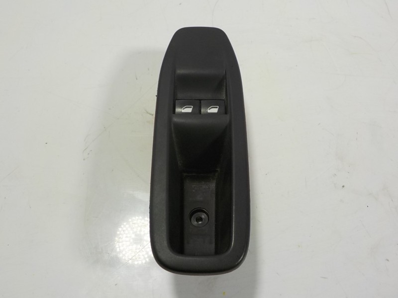 Recambio de mando elevalunas delantero izquierdo para peugeot 208 1.6 blue-hdi fap referencia OEM IAM 96758193ZD 96758193ZD 