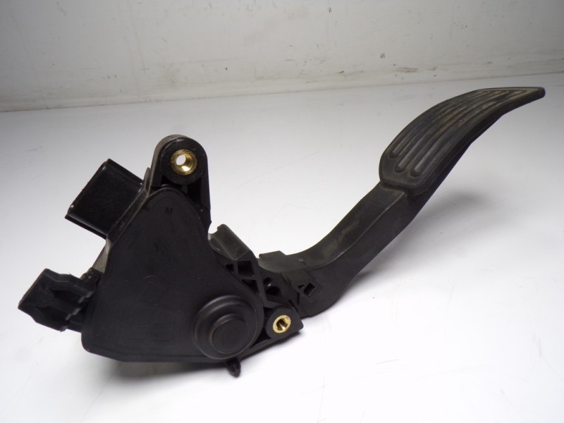 Recambio de potenciometro pedal para nissan pulsar (c13) 1.5 turbodiesel cat referencia OEM IAM 180023RA0B 180023RA0B 