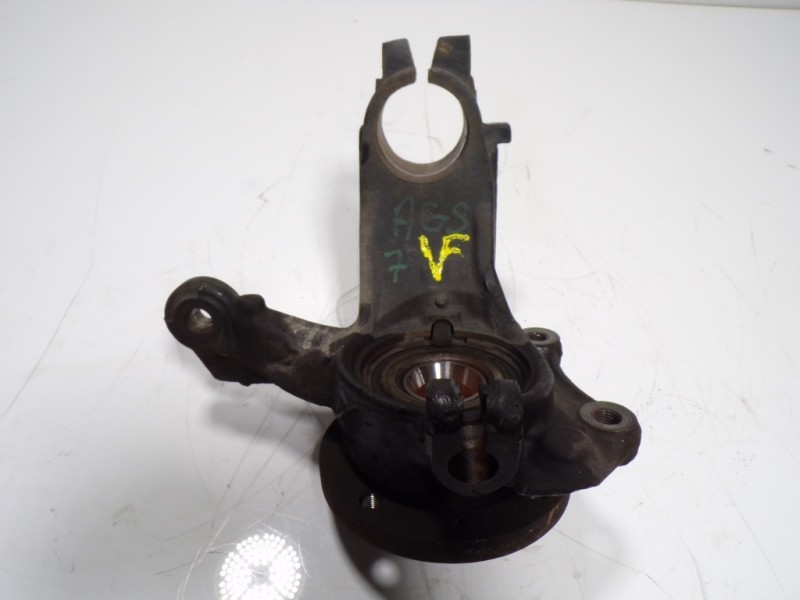 Recambio de mangueta delantera izquierda para peugeot 208 1.6 blue-hdi fap referencia OEM IAM 364690  