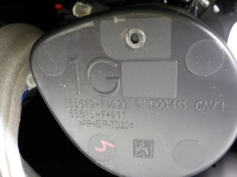 Recambio de apoyabrazos central para toyota c-hr hybrid dynamic referencia OEM IAM 58905F4010J1  58812F4010