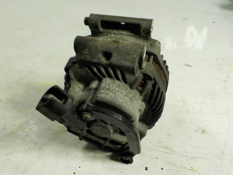 Recambio de alternador para peugeot 308 1.6 16v referencia OEM IAM  V753509680 