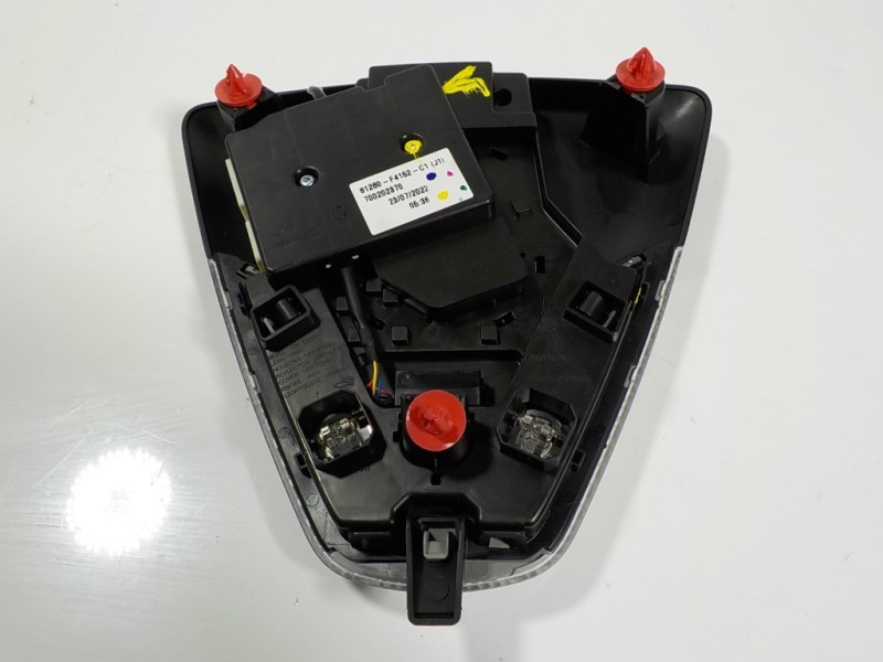 Recambio de piloto interior para toyota c-hr hybrid dynamic referencia OEM IAM 81260F4012C1 81260F4152C1 81260F4152C1
