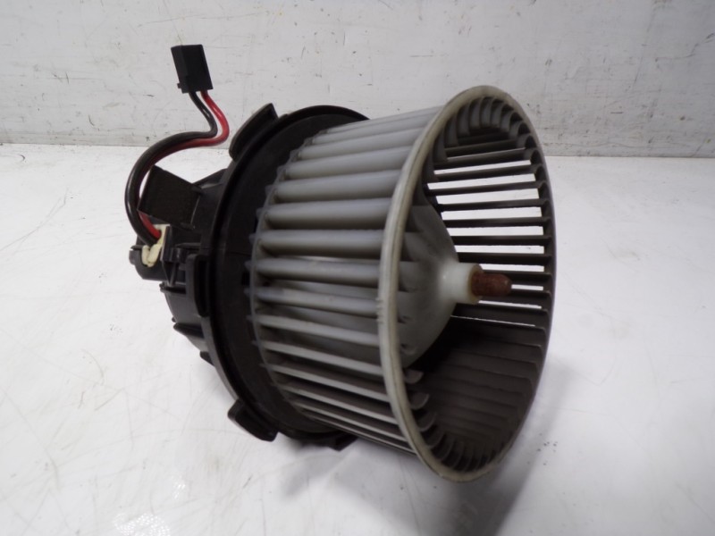 Recambio de motor calefaccion para audi a5 sportback (f5a) sport referencia OEM IAM 8T1820021  