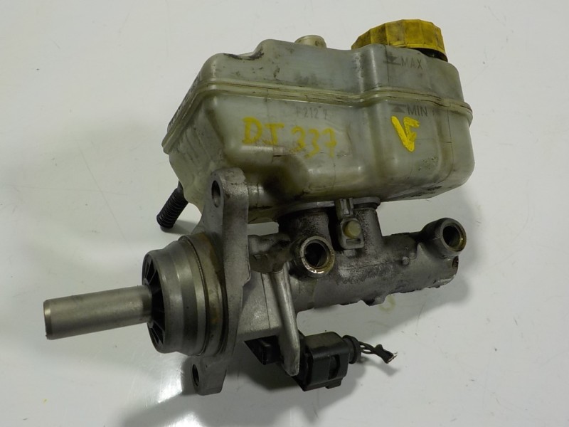 Recambio de bomba freno para skoda rapid 1.6 tdi dpf referencia OEM IAM 6R1611019D 6R0611301A 