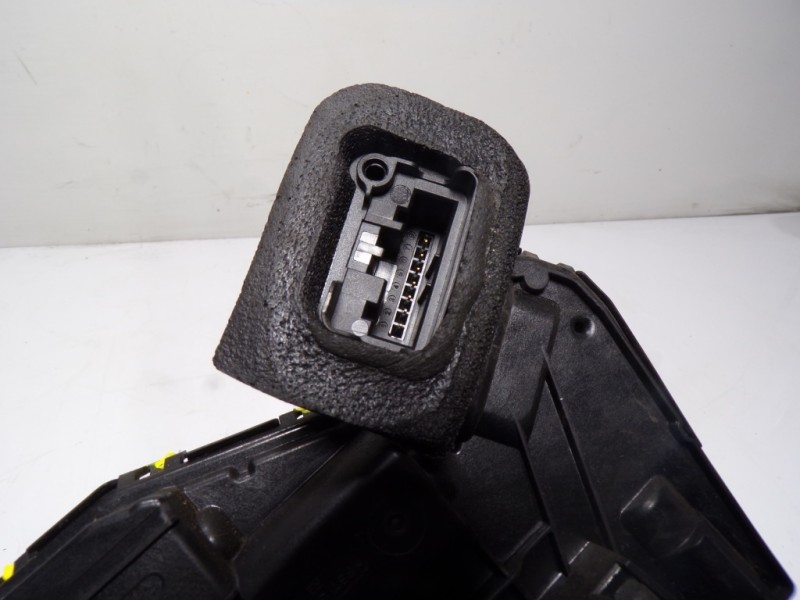 Recambio de cerradura puerta delantera derecha para skoda rapid 1.6 tdi dpf referencia OEM IAM 8E1837016A 5TB837016A 