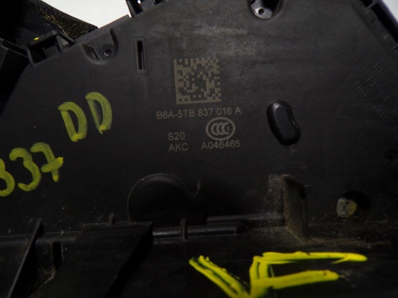 Recambio de cerradura puerta delantera derecha para skoda rapid 1.6 tdi dpf referencia OEM IAM 8E1837016A 5TB837016A 