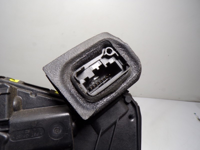 Recambio de cerradura puerta trasera derecha para skoda rapid 1.6 tdi dpf referencia OEM IAM 5TA839016E 5TA839016E 