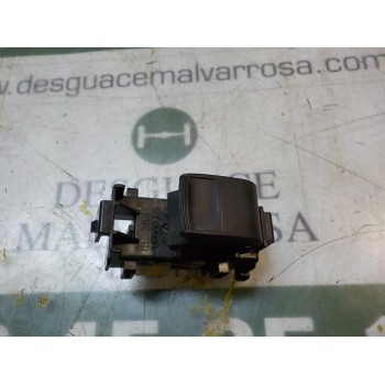 MANDO ELEVALUNAS DELANTERO DERECHO 848100D030 