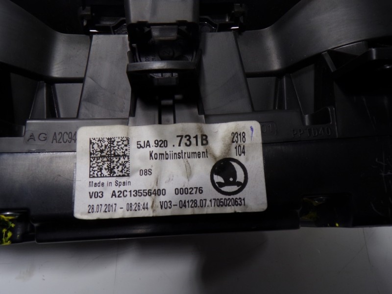 Recambio de cuadro instrumentos para skoda rapid 1.6 tdi dpf referencia OEM IAM 5JA920731B 5JA920731B A2C13556400