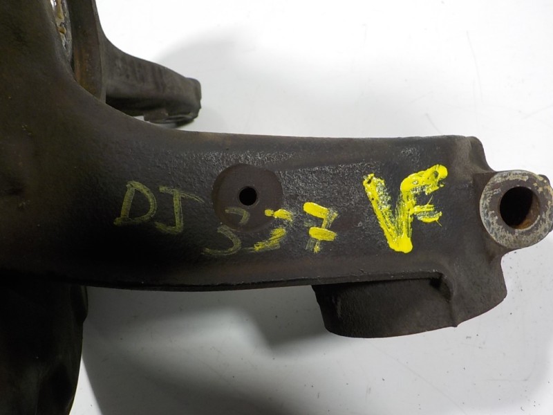 Recambio de mangueta delantera izquierda para skoda rapid 1.6 tdi dpf referencia OEM IAM 6Q0407255S  