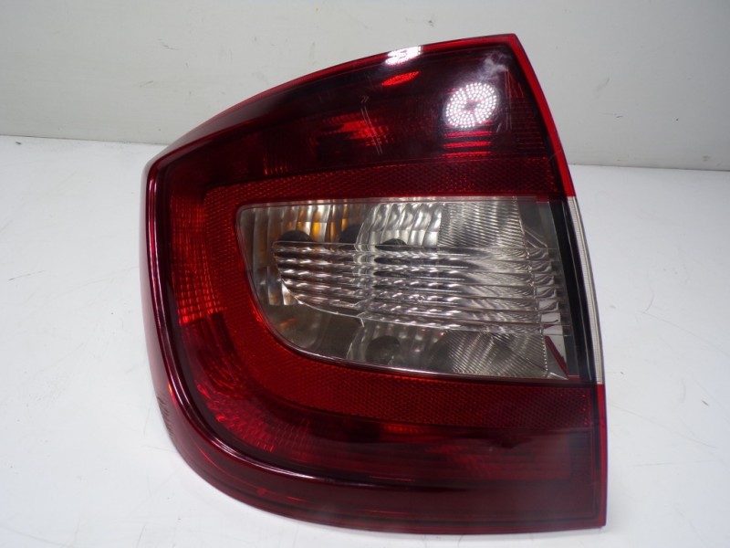 Recambio de piloto trasero izquierdo para skoda rapid 1.6 tdi dpf referencia OEM IAM 5JH945111A 5JH945095A 