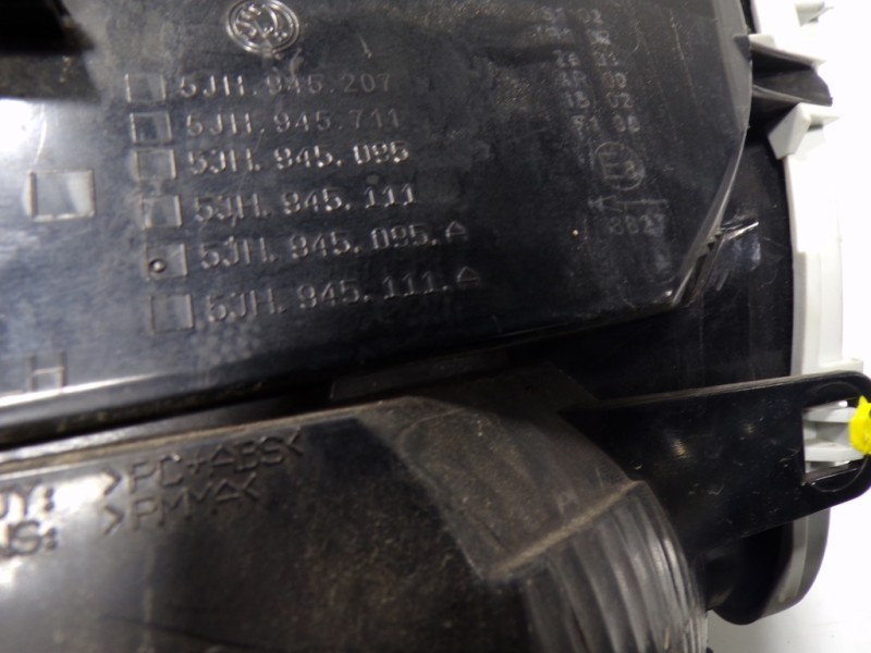 Recambio de piloto trasero izquierdo para skoda rapid 1.6 tdi dpf referencia OEM IAM 5JH945111A 5JH945095A 