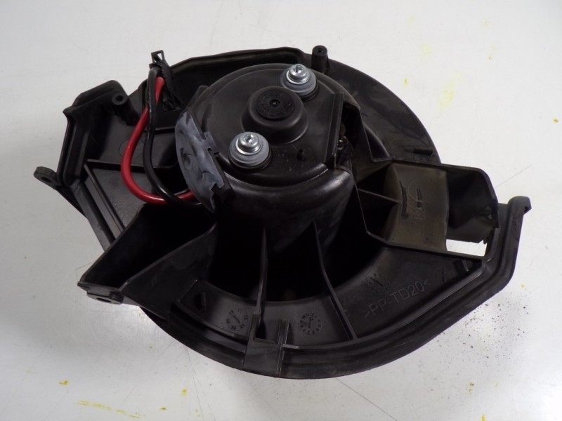 Recambio de motor calefaccion para audi a6 avant (4f2) 2.0 16v tdi referencia OEM IAM 4F0820020A  