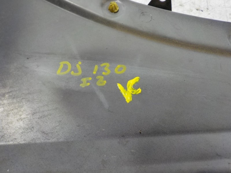 Recambio de aleta delantera izquierda para land rover discovery 4 tdv6 se referencia OEM IAM LR013932  