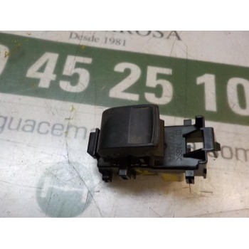 MANDO ELEVALUNAS TRASERO DERECHO 848100D030 