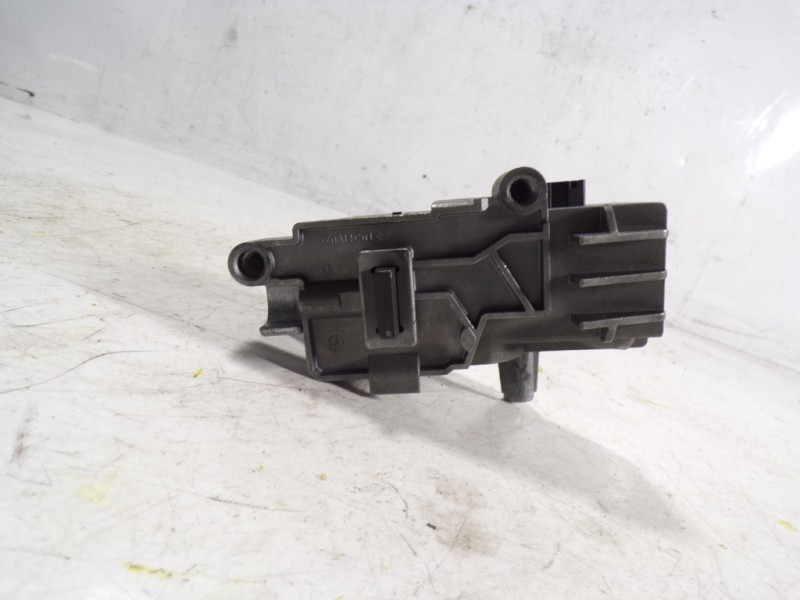 Recambio de antirrobo para land rover discovery 4 tdv6 se referencia OEM IAM LR014099  