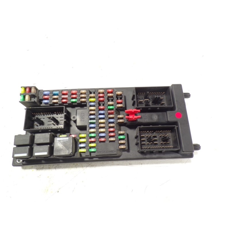 Recambio de caja reles / fusibles para land rover discovery 4 tdv6 se referencia OEM IAM LR018339 AH2214F041AE 519330401