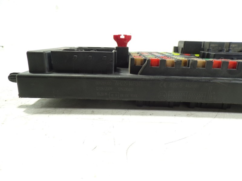 Recambio de caja reles / fusibles para land rover discovery 4 tdv6 se referencia OEM IAM LR018339 AH2214F041AE 519330401