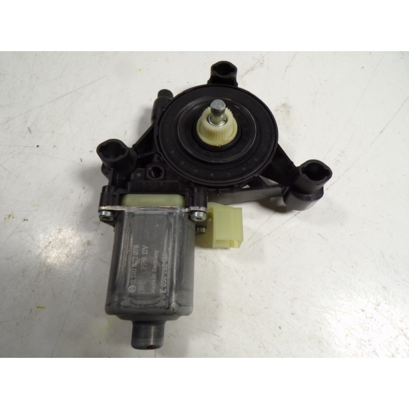 Recambio de motor elevalunas delantero izquierdo para volkswagen touran (5t1) advance bmt referencia OEM IAM 5Q0959802C 5Q095980