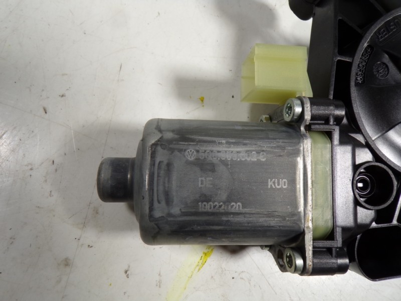 Recambio de motor elevalunas delantero izquierdo para volkswagen touran (5t1) advance bmt referencia OEM IAM 5Q0959802C 5Q095980