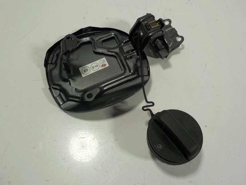 Recambio de tapa combustible para toyota yaris cross 1.5 vvti 16 v 55 kw referencia OEM IAM 77350K2010  