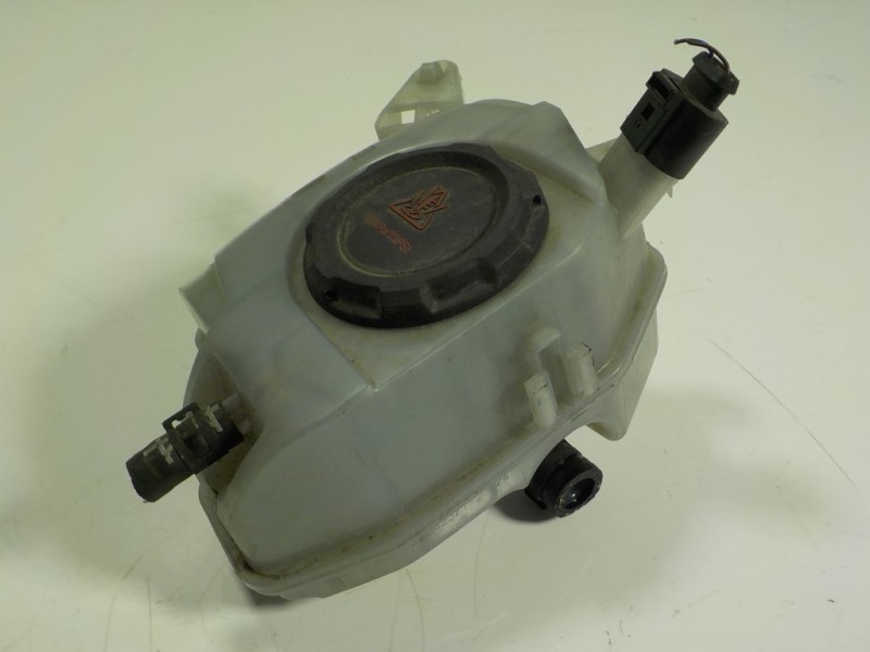 Recambio de deposito expansion para seat arona fr go referencia OEM IAM 2Q0121407D  