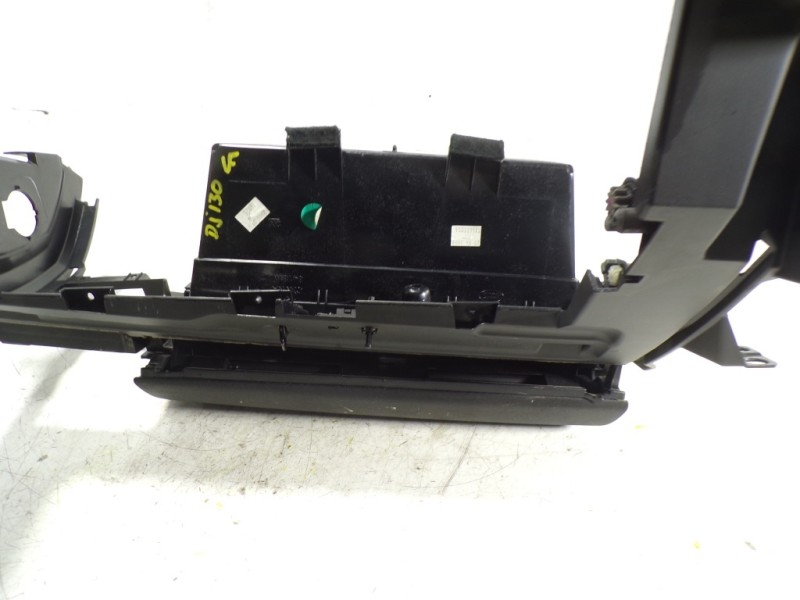 Recambio de guantera para land rover discovery 4 tdv6 se referencia OEM IAM LR013460  