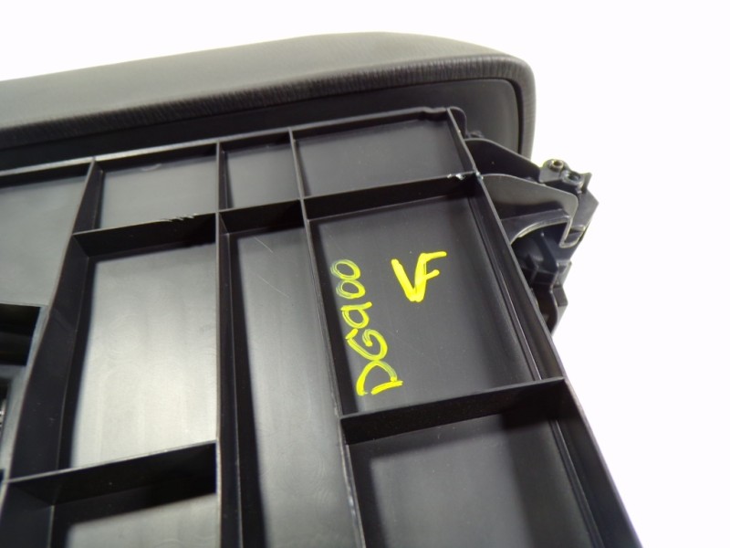 Recambio de apoyabrazos central para mazda 3 lim. () 1.5 diesel cat referencia OEM IAM BJS764420A02  